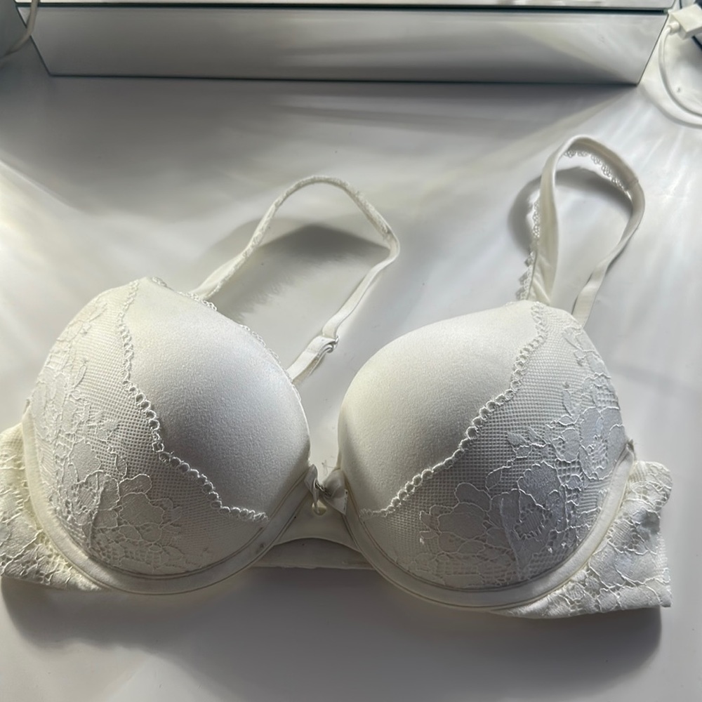 Victoria’s Secret body by Victoria perfect shape 32C